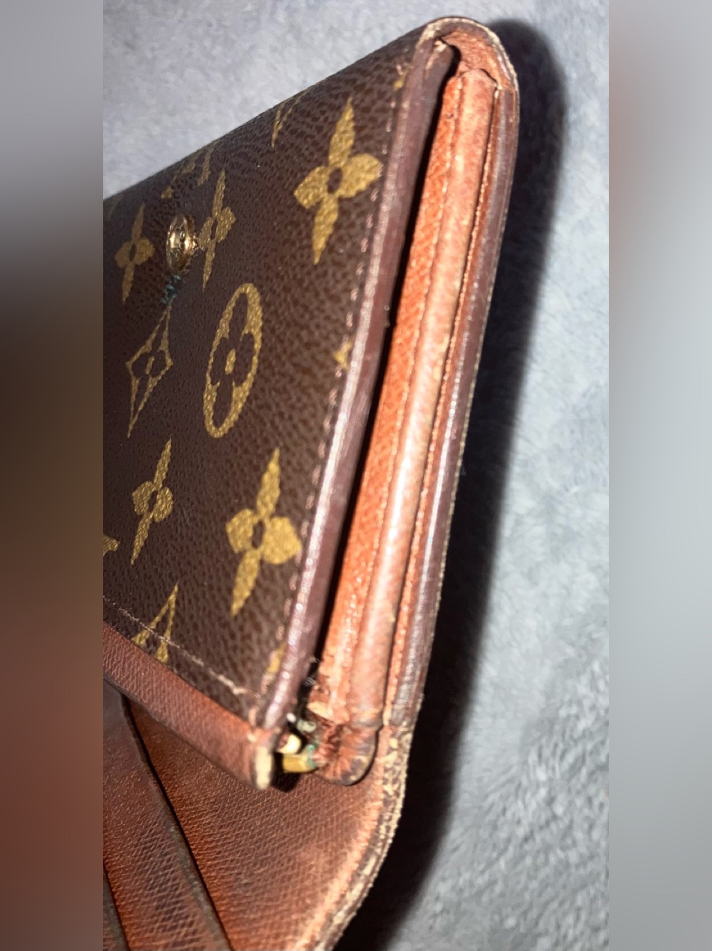 LV Wallet - Picture 7 of 8